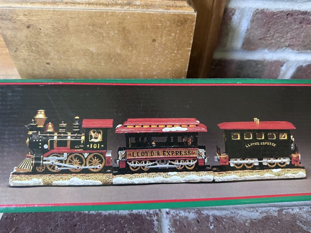 House Of Lloyd Christmas Train Lloyd's Express 542099 16" Train Lights Up, Rare